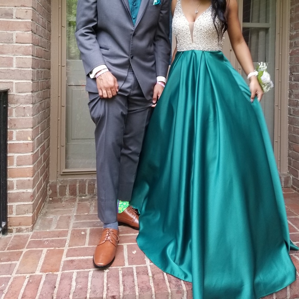 PROM DRESS - Picture 2 of 6